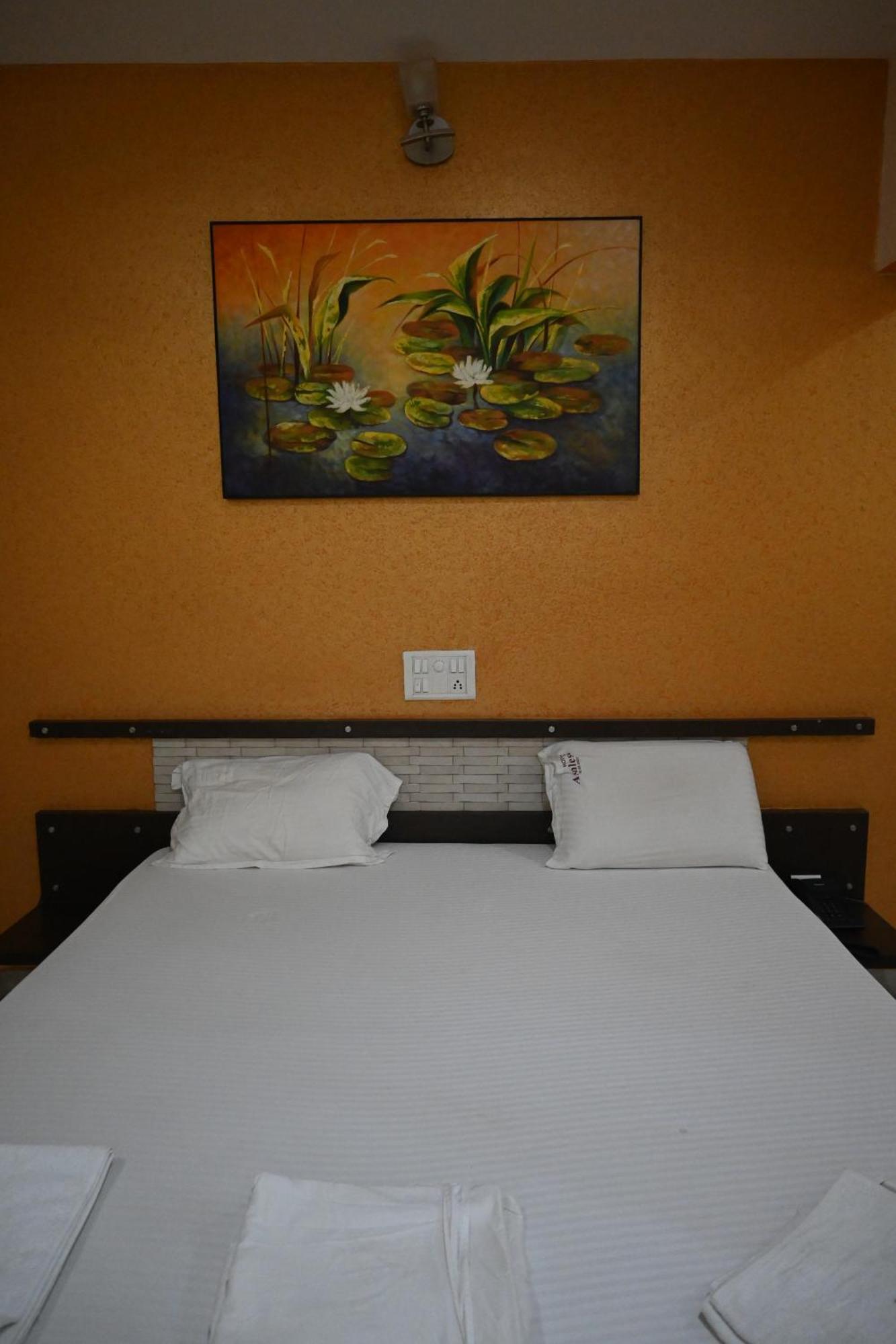 Ashlesh Hotel Manipal Exterior foto