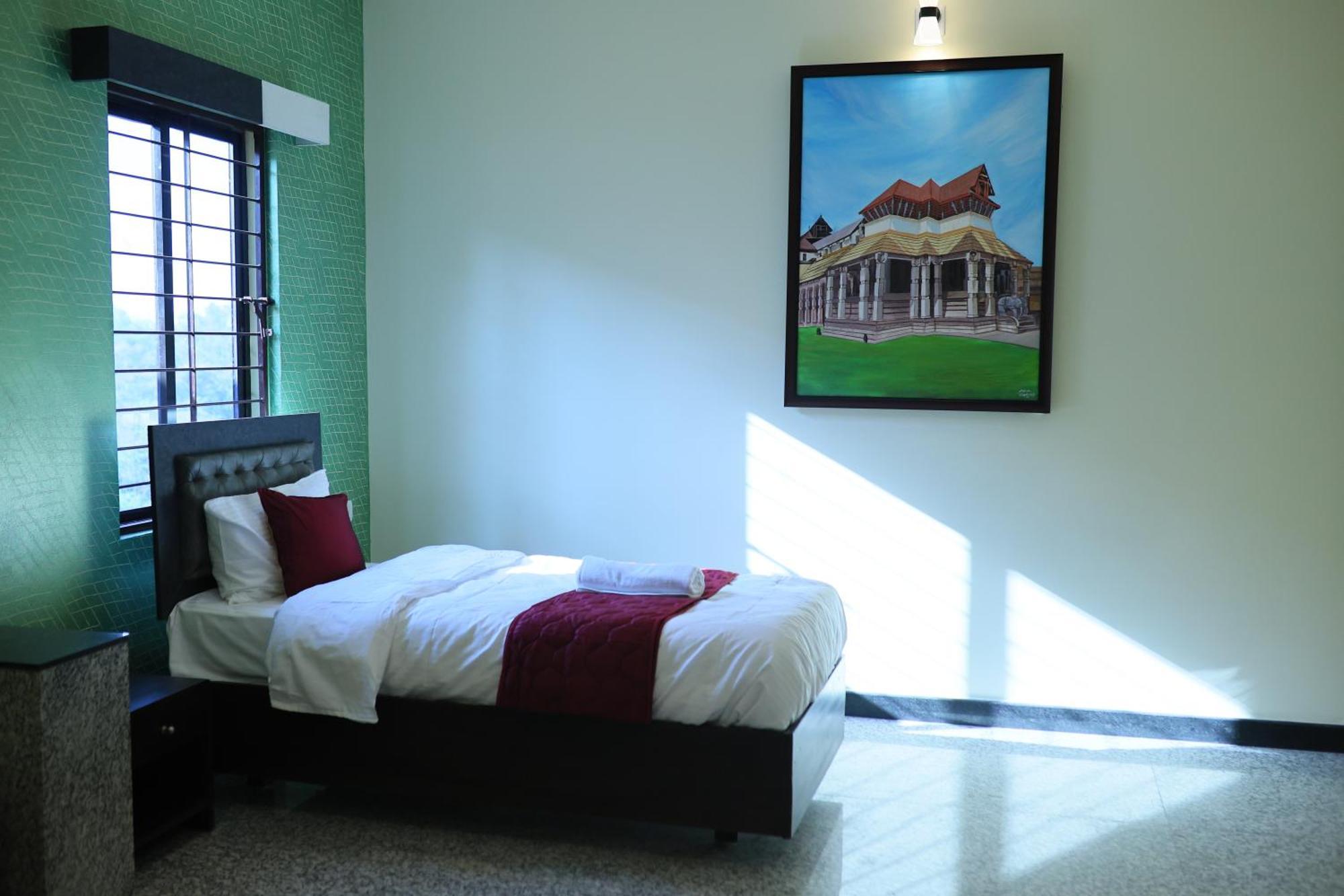 Ashlesh Hotel Manipal Exterior foto