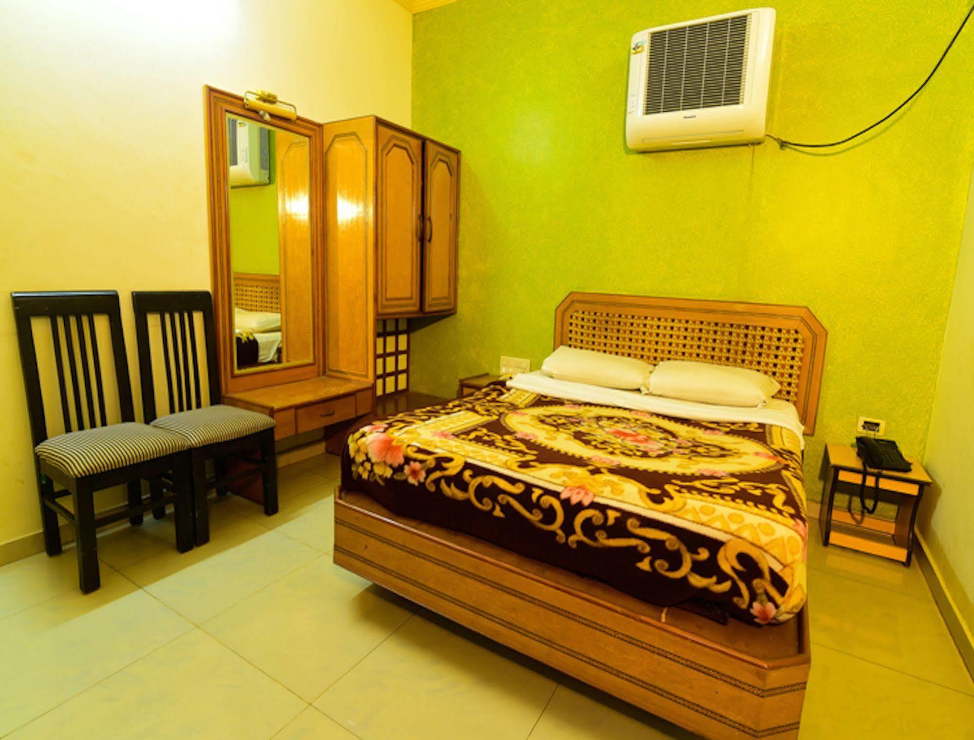 Ashlesh Hotel Manipal Exterior foto